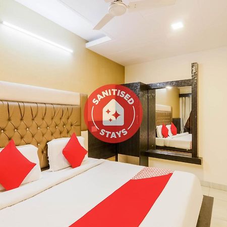 Oyo 79765 Hotel Samrat ラクナウ エクステリア 写真
