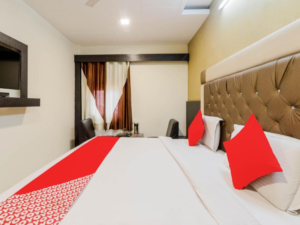 Oyo 79765 Hotel Samrat ラクナウ エクステリア 写真