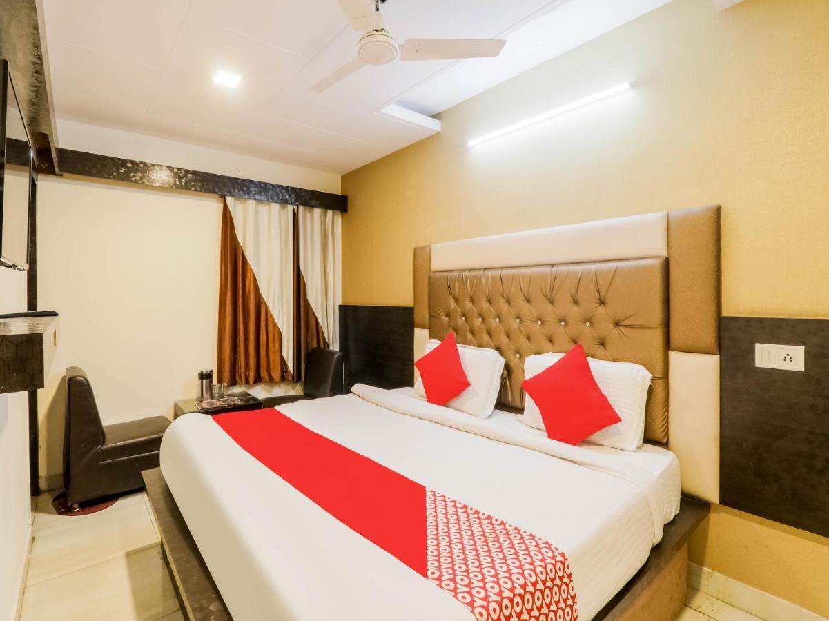 Oyo 79765 Hotel Samrat ラクナウ エクステリア 写真