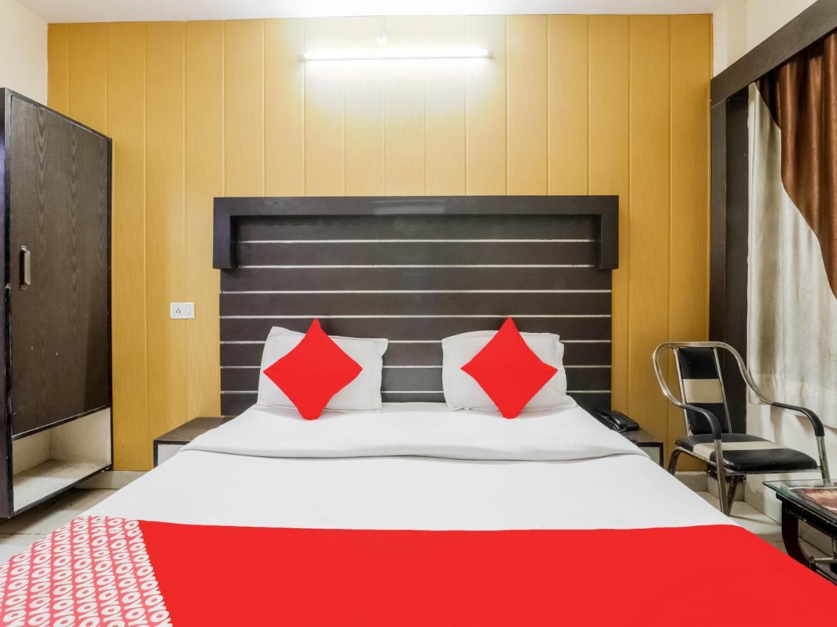 Oyo 79765 Hotel Samrat ラクナウ エクステリア 写真