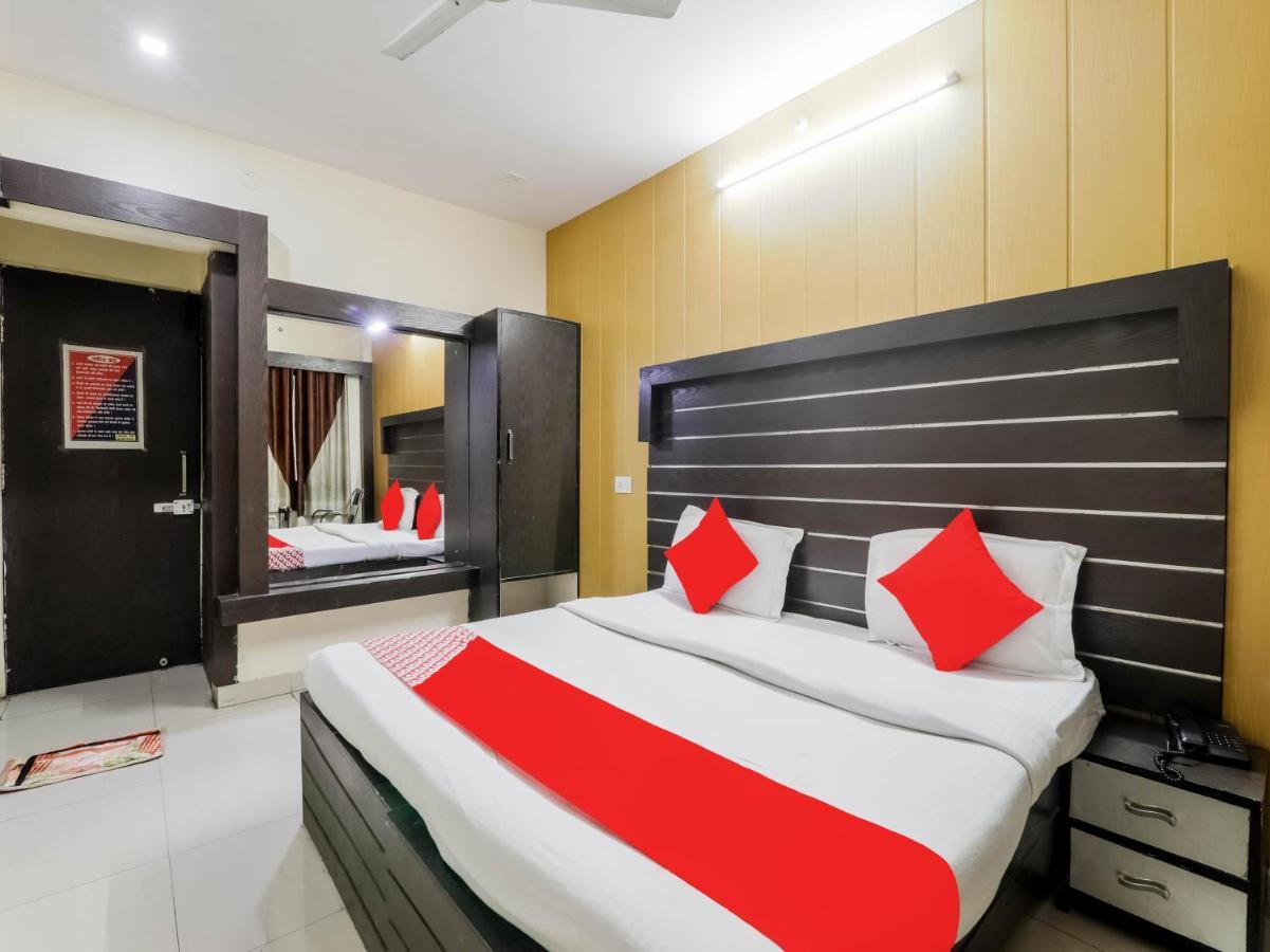 Oyo 79765 Hotel Samrat ラクナウ エクステリア 写真