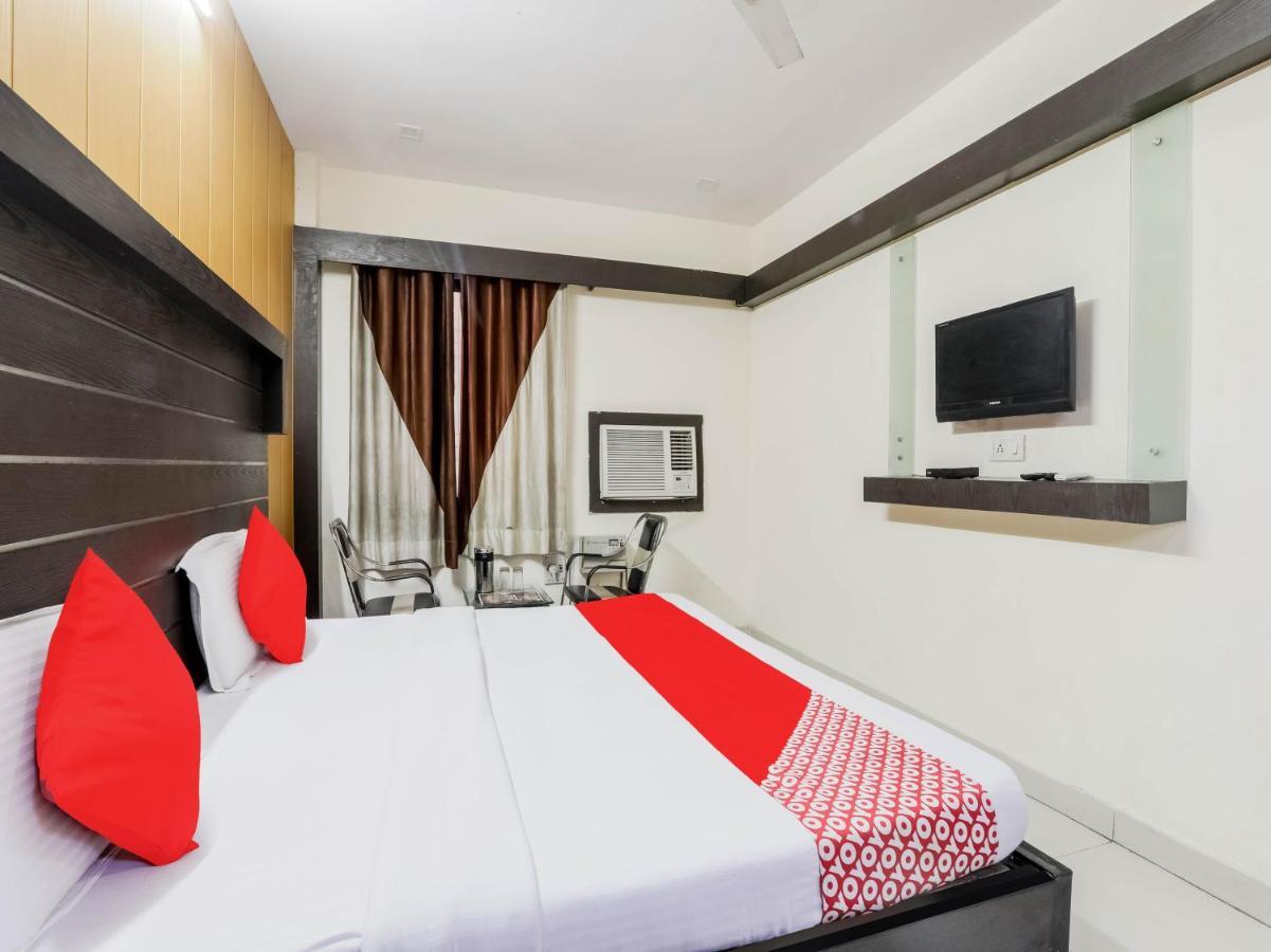 Oyo 79765 Hotel Samrat ラクナウ エクステリア 写真