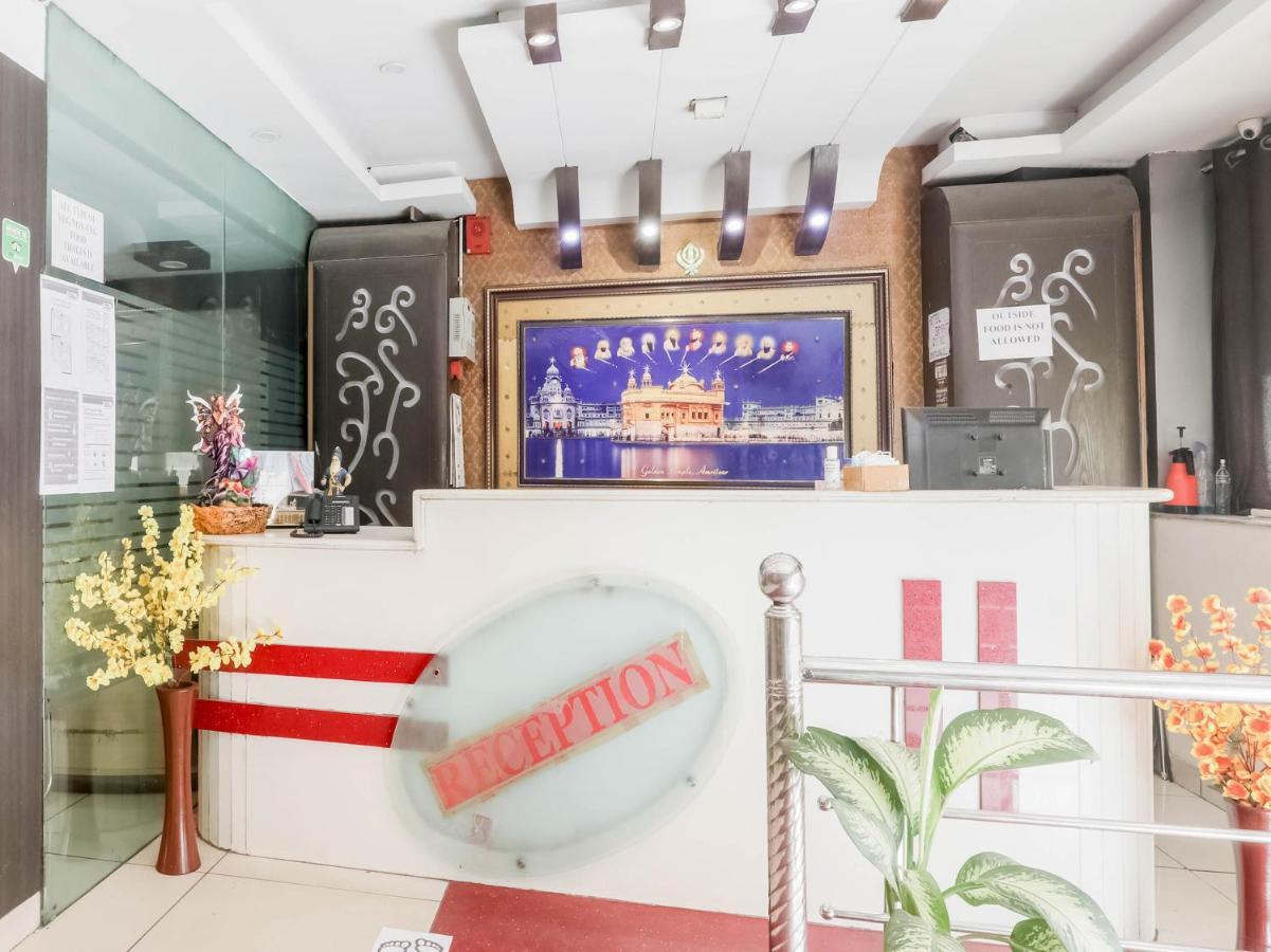 Oyo 79765 Hotel Samrat ラクナウ エクステリア 写真