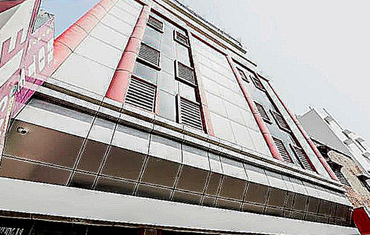 Oyo 79765 Hotel Samrat ラクナウ エクステリア 写真