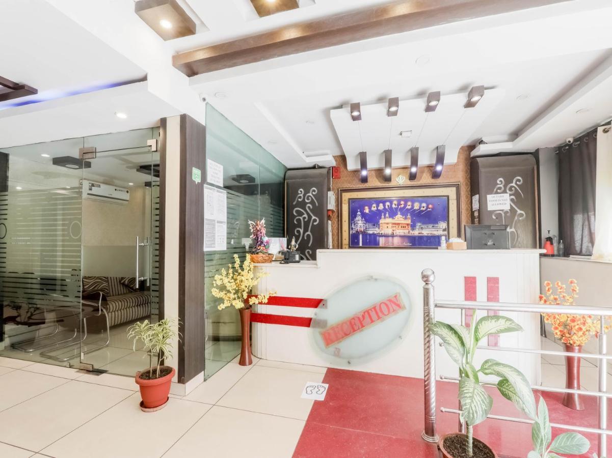 Oyo 79765 Hotel Samrat ラクナウ エクステリア 写真